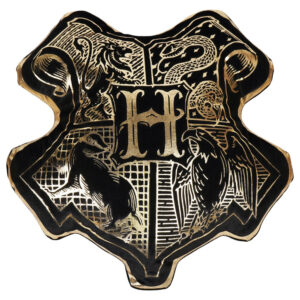 img_458121_f4e4bb68013962af4570804278b8f0c4_1.jpg Harry Potter – Hogwarts Crest velvet cushion