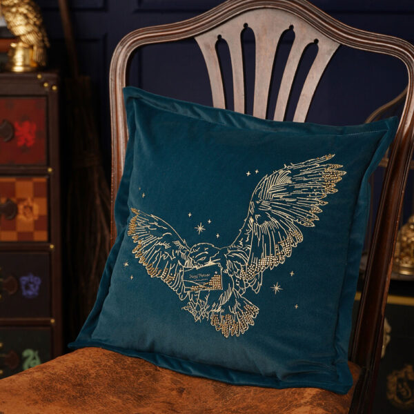 Harry Potter – Hedwig velvet cushion