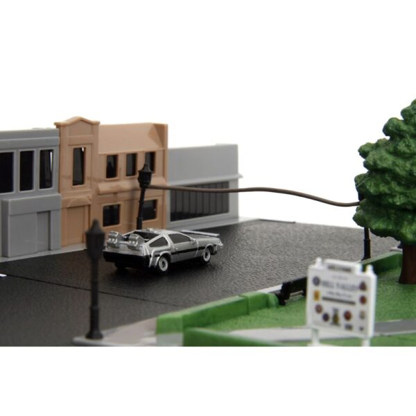 img_471908_77452f936823b0ed7a9d67aa64531eb5_1.jpg Back to the Future – Hill Valley Courthouse Square diorama replica